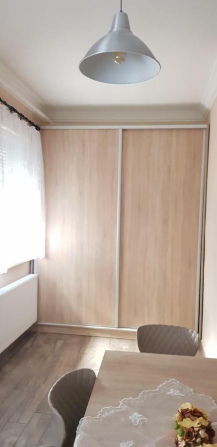 Lotti Apartman Kiskunhalas Exterior photo