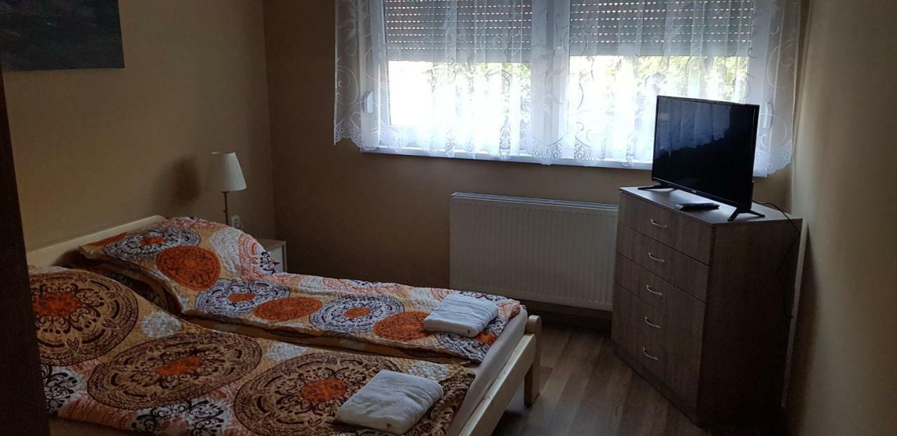 Lotti Apartman Kiskunhalas Exterior photo